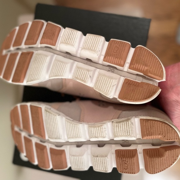 On Cloud Sneaker in Rose Sand, Size 8.5 - Picture 6 of 6